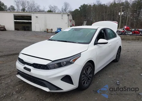 2024 Kia Forte Lxs z USA, uszkodzony, nr VIN 3KPF24AD3RE757069